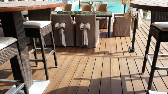 Traitement d'une terrasse en bois à cannes